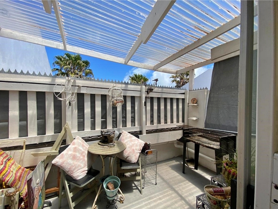 8 Bedroom Property for Sale in Country Club Western Cape